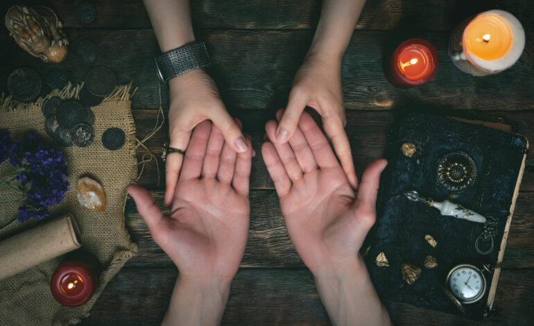  Fortune-Telling: What Is Palmistry? How Is It Practiced?
